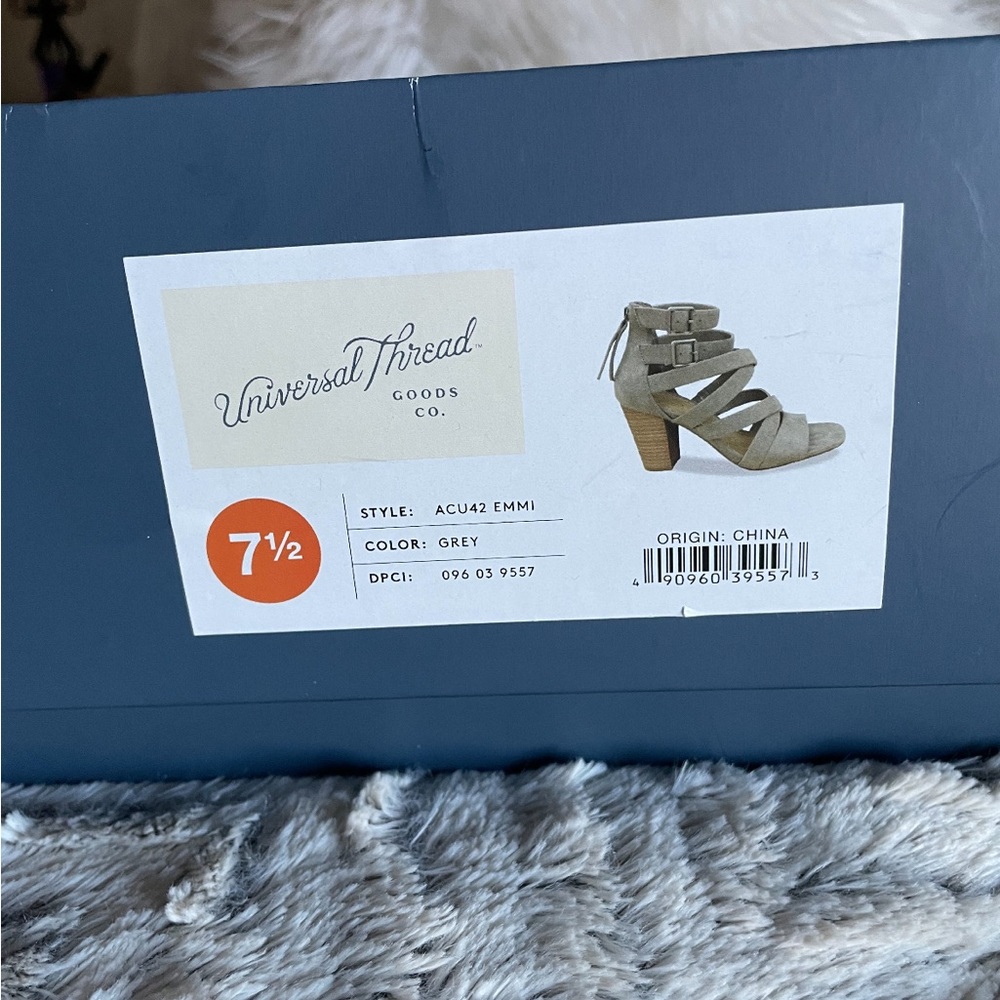 Universal Thread Sandals - Picture 2 of 4